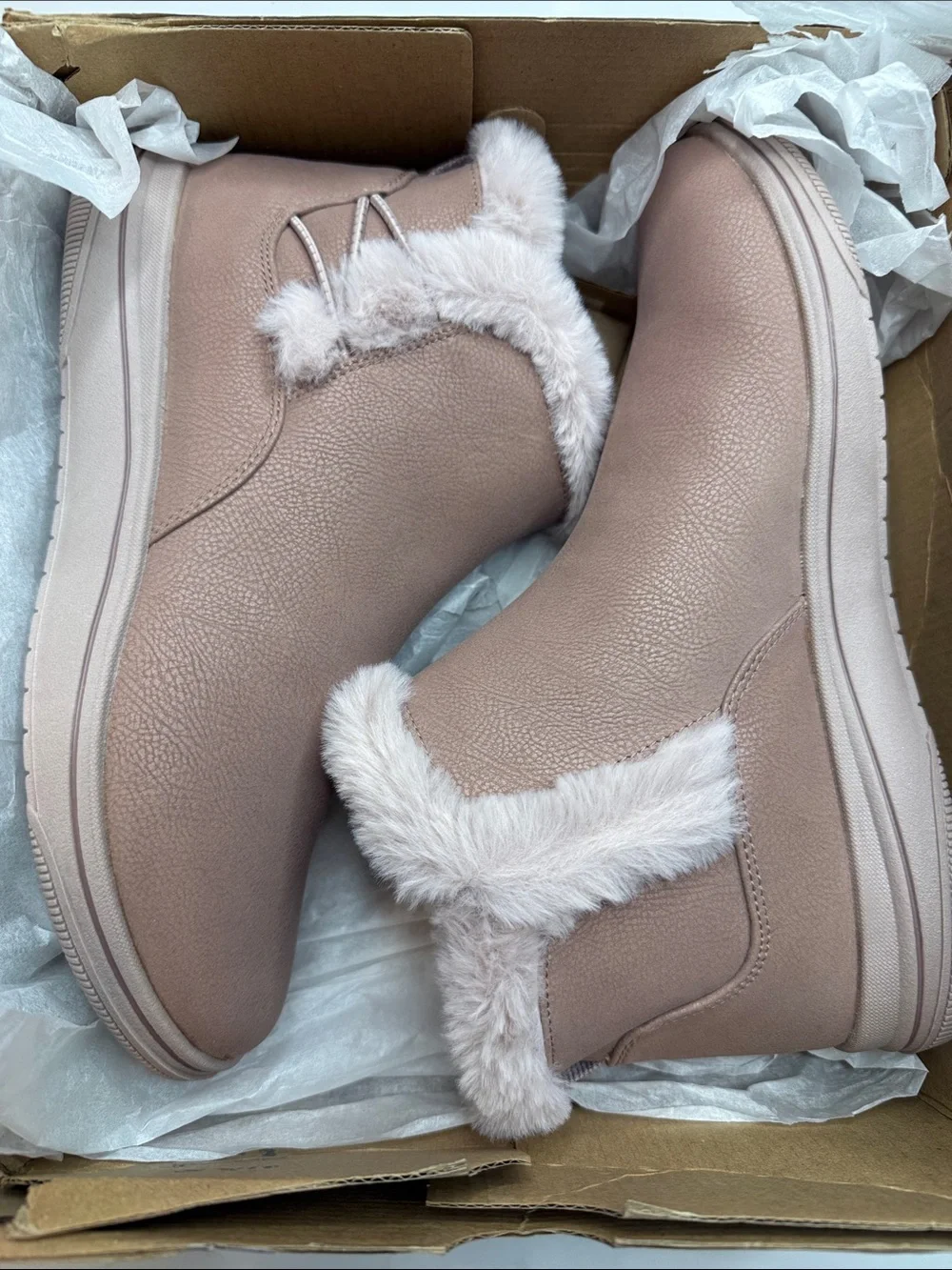 Clarks Women's Breeze Fur Round Toe Booties Mauve Pink Size 9.5M